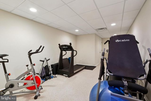 7 FOX RUN RD, Pennington, NJ 08534