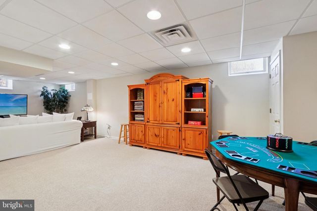 7 FOX RUN RD, Pennington, NJ 08534