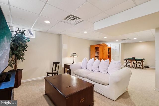 7 FOX RUN RD, Pennington, NJ 08534