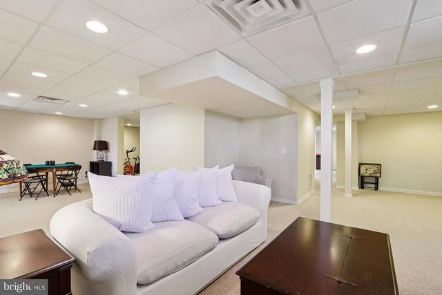 7 FOX RUN RD, Pennington, NJ 08534