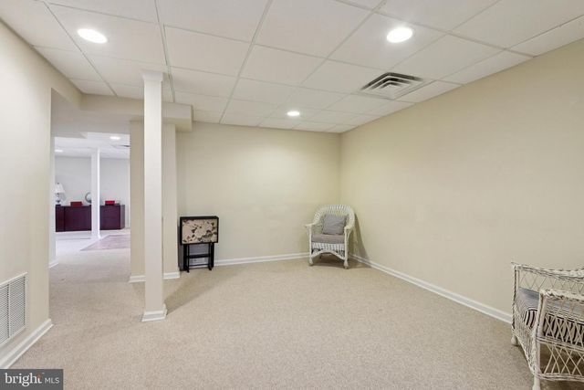 7 FOX RUN RD, Pennington, NJ 08534