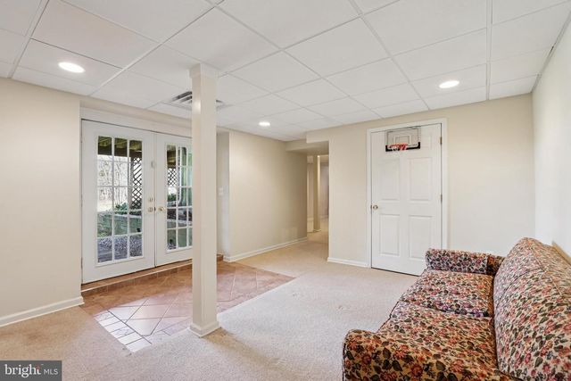 7 FOX RUN RD, Pennington, NJ 08534