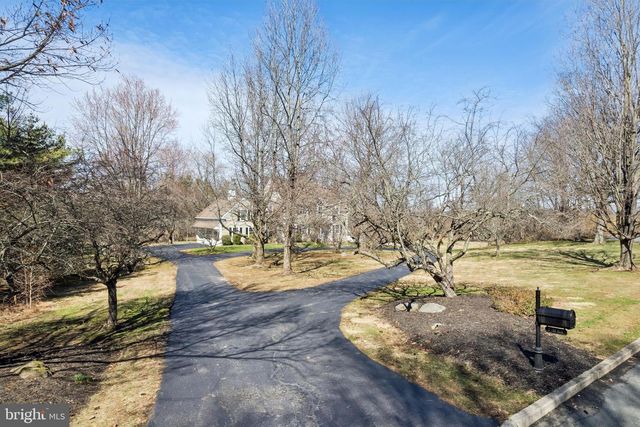 7 FOX RUN RD, Pennington, NJ 08534