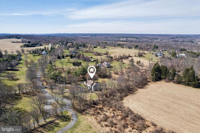 7 FOX RUN RD, Pennington, NJ 08534