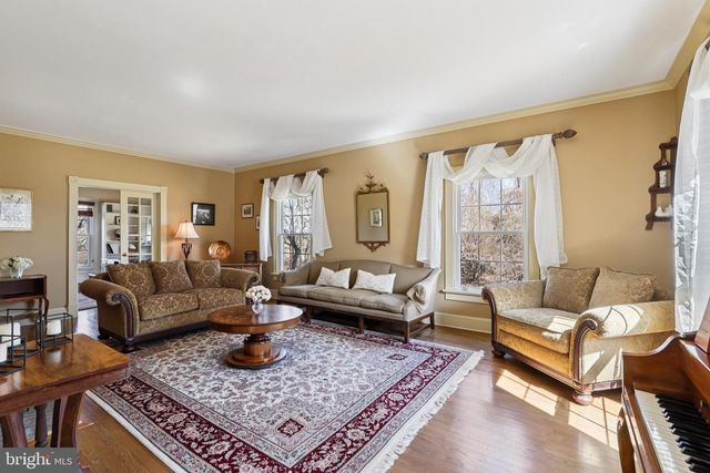 7 FOX RUN RD, Pennington, NJ 08534