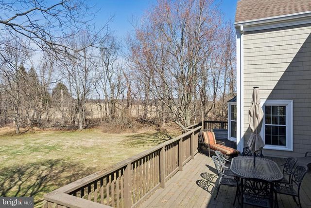 7 FOX RUN RD, Pennington, NJ 08534