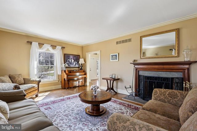 7 FOX RUN RD, Pennington, NJ 08534