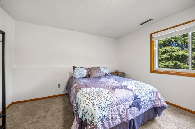 16105 Inglewood Drive, Lakeville, MN 55044