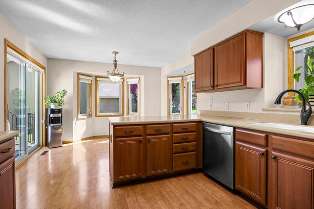 16105 Inglewood Drive, Lakeville, MN 55044
