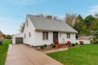 435 E Harvard STREET, Oconomowoc, WI 53066