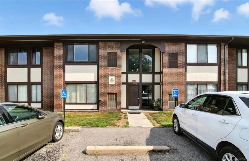 4925 E 10 Mile Road, Warren, MI 48091