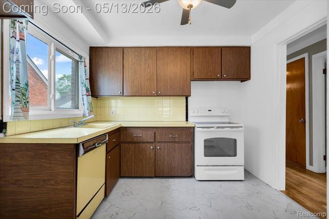 15621 Hanfor Avenue, Allen Park, MI 48101