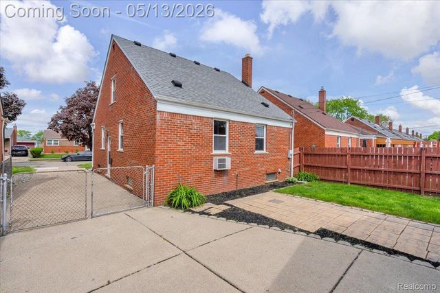 15621 Hanfor Avenue, Allen Park, MI 48101