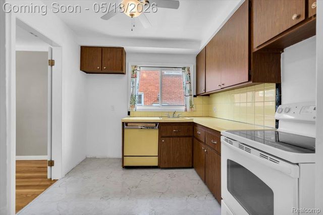 15621 Hanfor Avenue, Allen Park, MI 48101