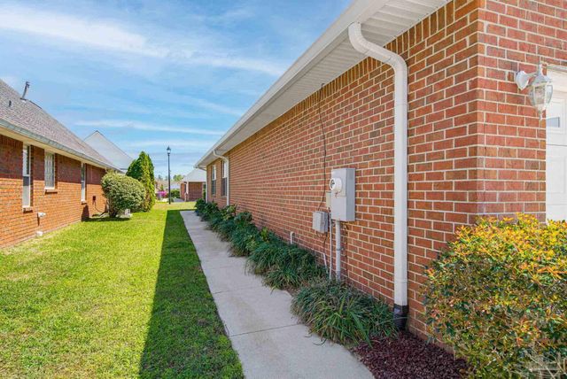 60 Culpepper St, Cantonment, FL 32533