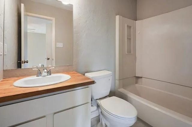 411 PARKHILL CV 411, Round Rock, TX 78664