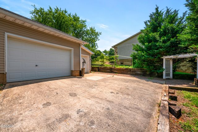 1503 Cloverdale Court, Sevierville, TN 37862