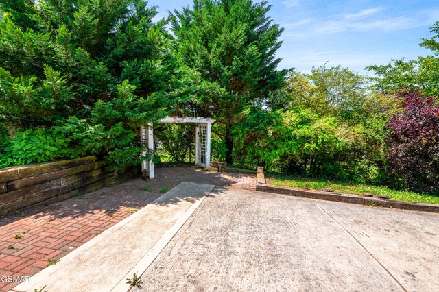 1503 Cloverdale Court, Sevierville, TN 37862