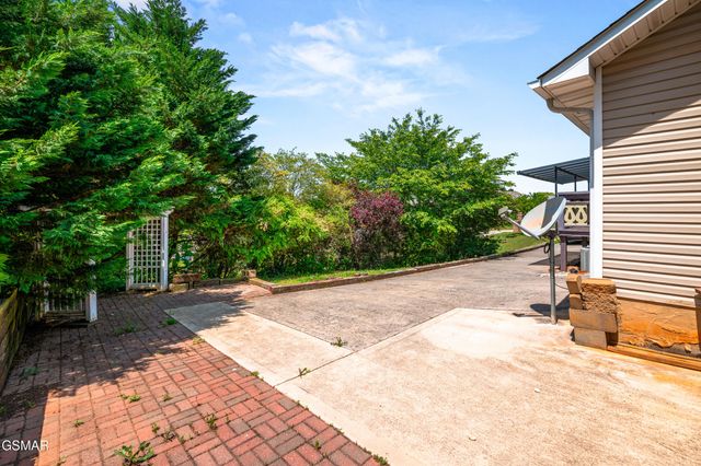 1503 Cloverdale Court, Sevierville, TN 37862