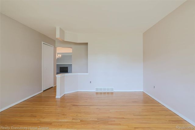 33829 Kennedy Drive, Sterling Heights, MI 48310