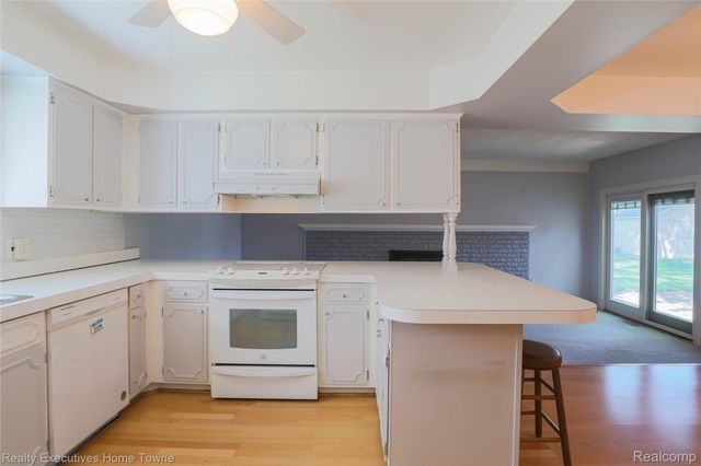 33829 Kennedy Drive, Sterling Heights, MI 48310