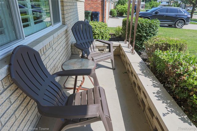 33829 Kennedy Drive, Sterling Heights, MI 48310