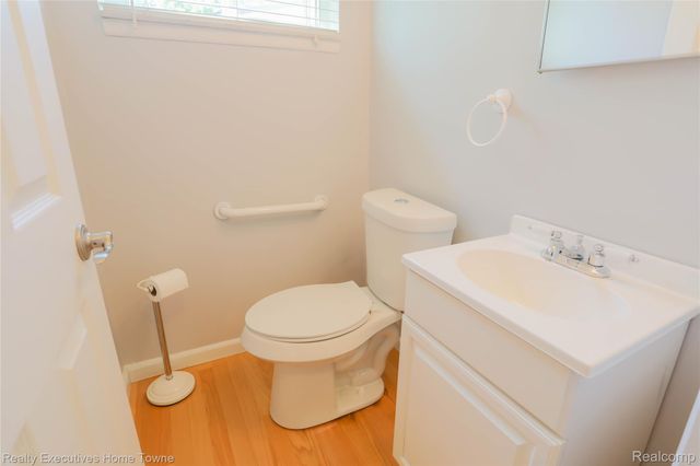 33829 Kennedy Drive, Sterling Heights, MI 48310