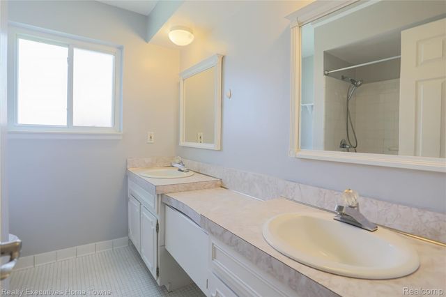 33829 Kennedy Drive, Sterling Heights, MI 48310