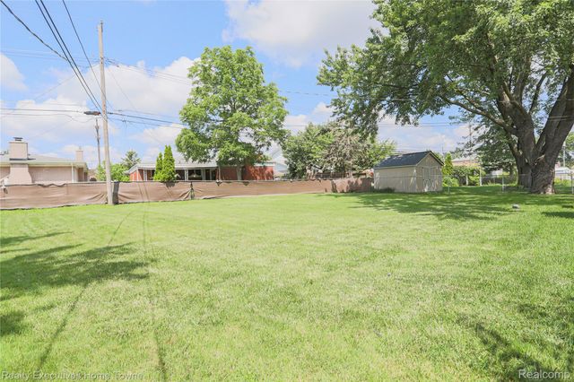 33829 Kennedy Drive, Sterling Heights, MI 48310