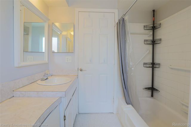 33829 Kennedy Drive, Sterling Heights, MI 48310