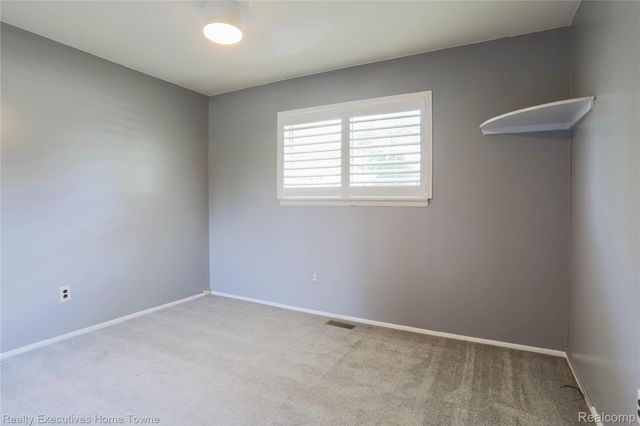 33829 Kennedy Drive, Sterling Heights, MI 48310