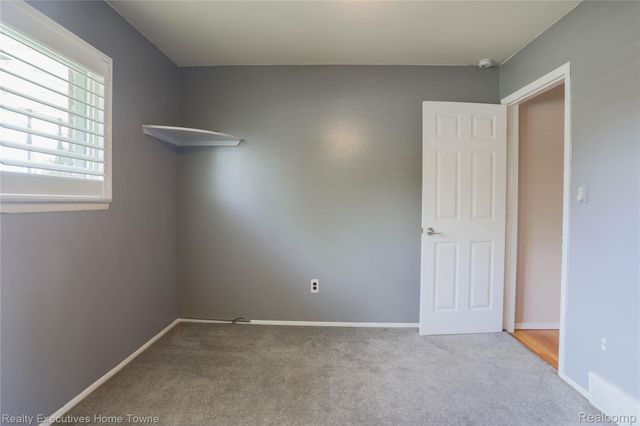 33829 Kennedy Drive, Sterling Heights, MI 48310