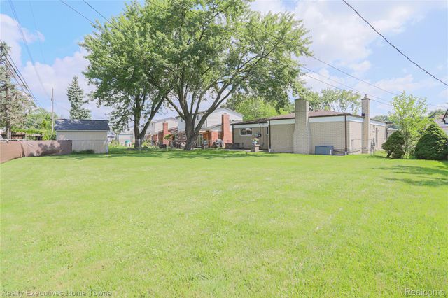 33829 Kennedy Drive, Sterling Heights, MI 48310