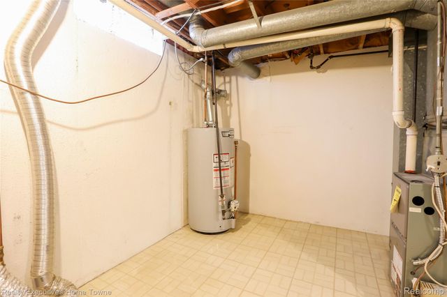 33829 Kennedy Drive, Sterling Heights, MI 48310