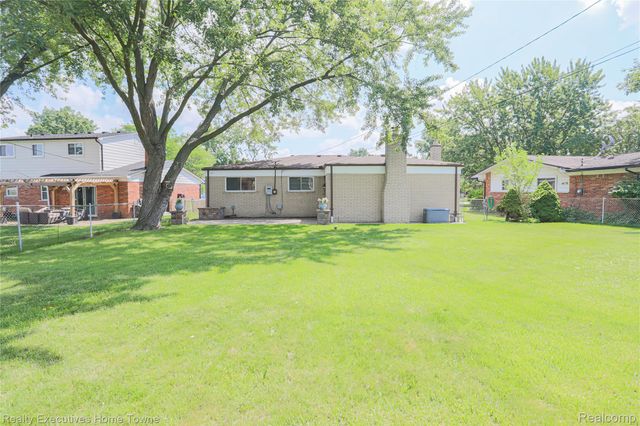 33829 Kennedy Drive, Sterling Heights, MI 48310