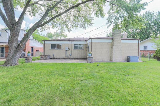 33829 Kennedy Drive, Sterling Heights, MI 48310