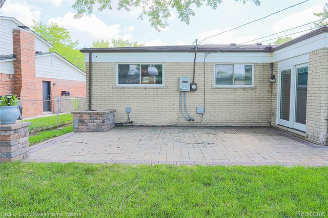 33829 Kennedy Drive, Sterling Heights, MI 48310