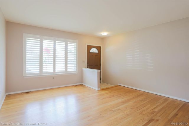 33829 Kennedy Drive, Sterling Heights, MI 48310
