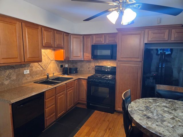 1866 Wellington Place, Hoffman Estates, IL 60169