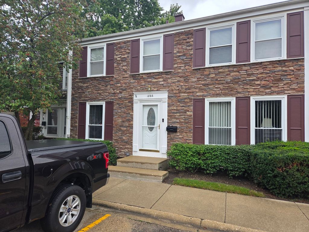 1866 Wellington Place, Hoffman Estates, IL 60169