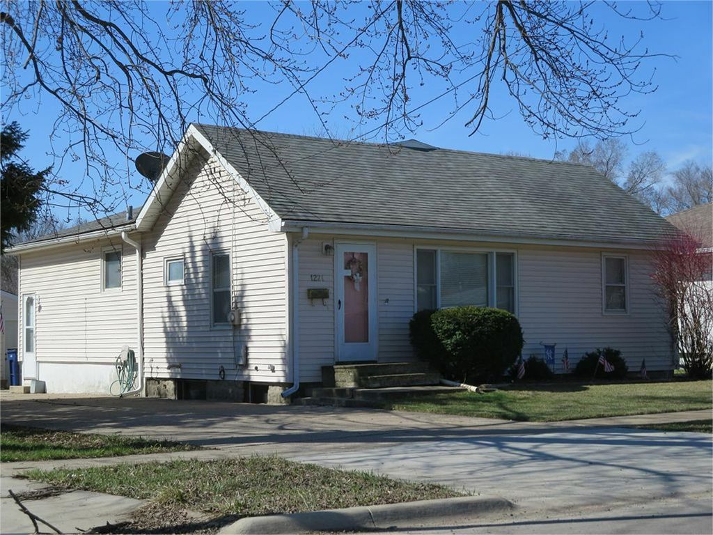 1221 Downing Avenue, Waterloo, IA 50701