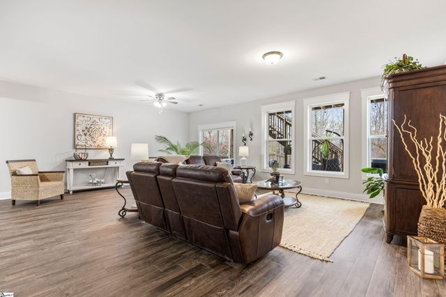 605 Longfellow Way, Simpsonville, SC 29681