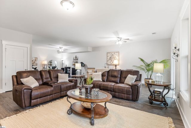 605 Longfellow Way, Simpsonville, SC 29681