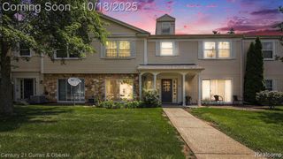 833 Bloomfield Village Boulevard A, Auburn Hills, MI 48326