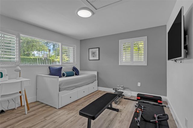 95 Shore Dr W, Miami, FL 33133