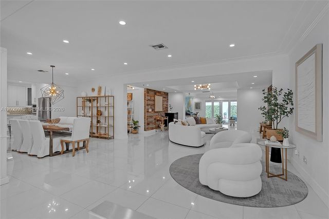 95 Shore Dr W, Miami, FL 33133