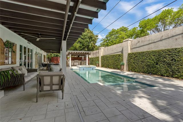 95 Shore Dr W, Miami, FL 33133