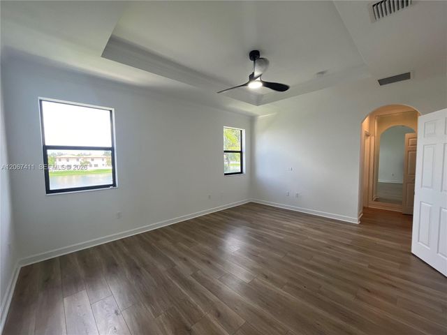 8843 W 34th Avenue, Hialeah, FL 33018