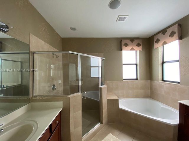 8843 W 34th Avenue, Hialeah, FL 33018