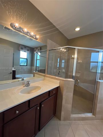 8843 W 34th Avenue, Hialeah, FL 33018